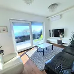 Sun Terrace דירה